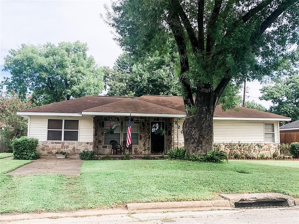 1st image of 2209 6th St