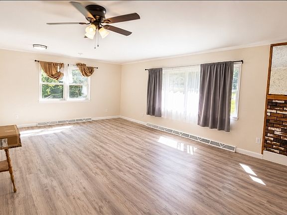 3rd image of 13 Mount Desert Dr