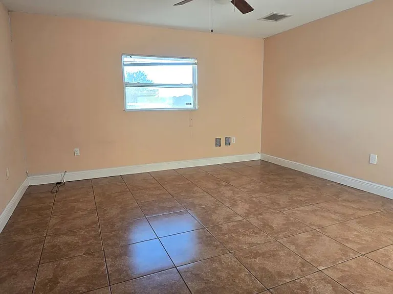 410 Piper Ave — Photo 9