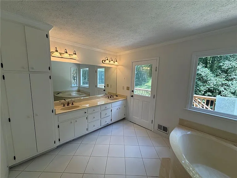 12265 King Cir — Photo 10