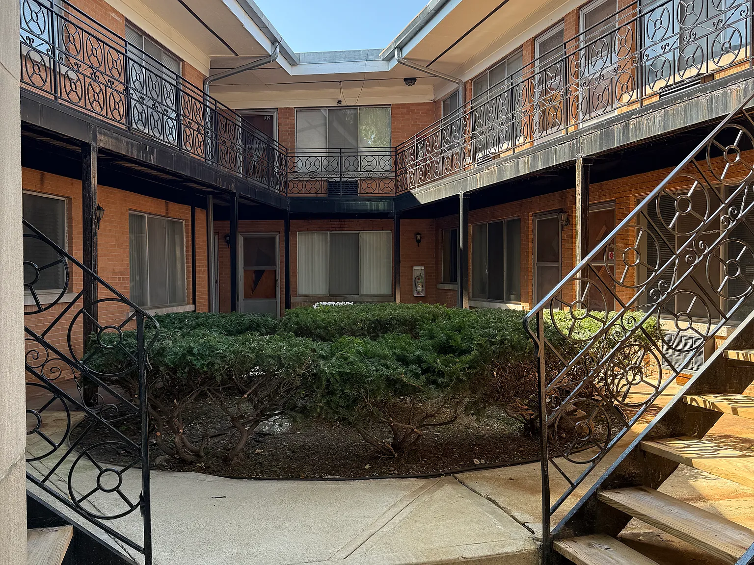 2 bed, 725 sqft, $1,600 — Photo 2