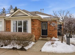 175 Fiddlers Green Rd #13, Hamilton, ON L9G4X7