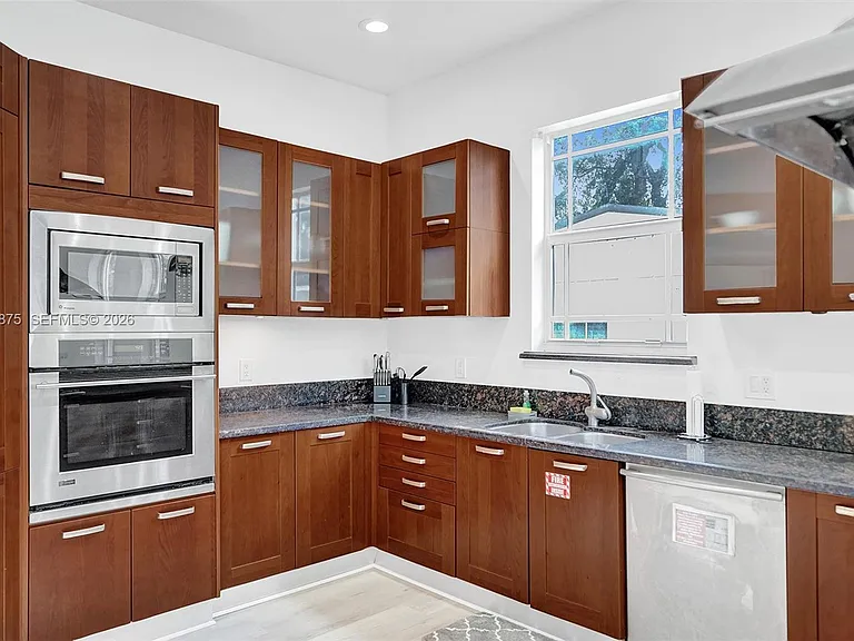 1207 SW 21st St — Photo 9