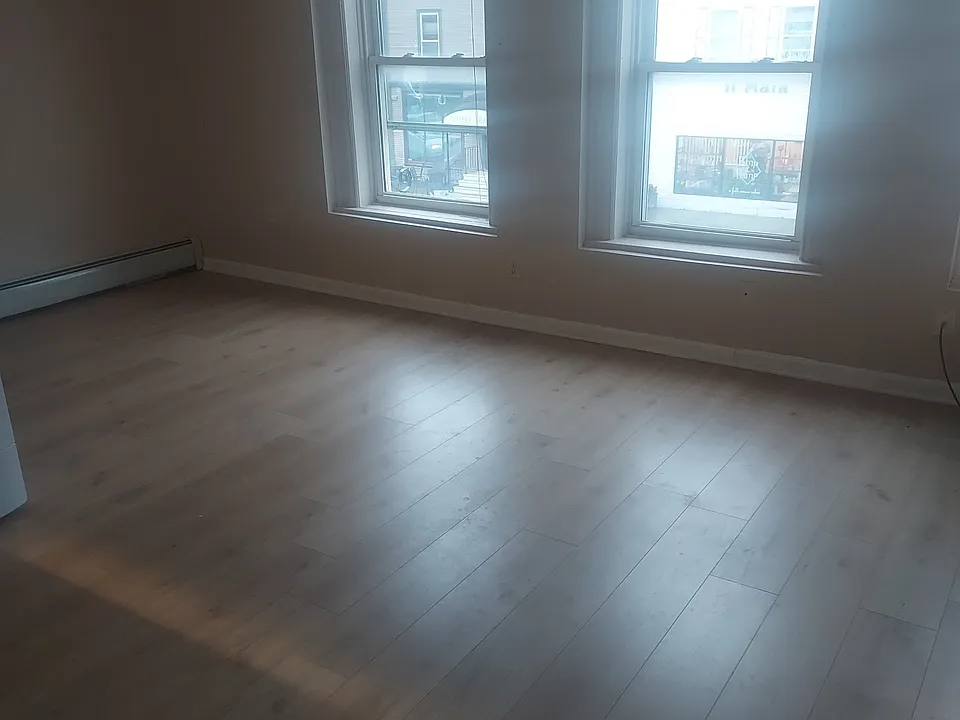 10 Main St #B
