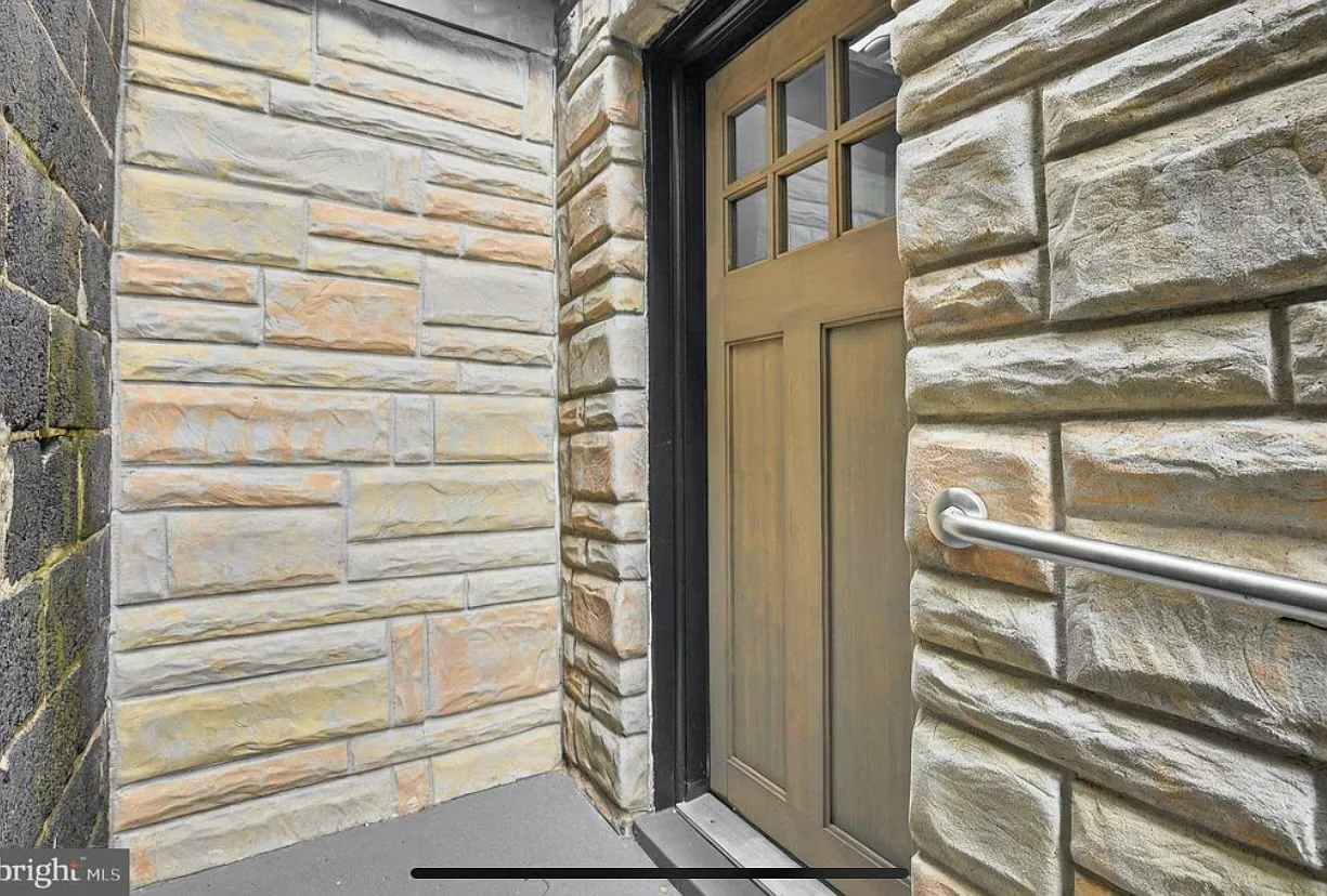 2 bed, $1,600 — Photo 1