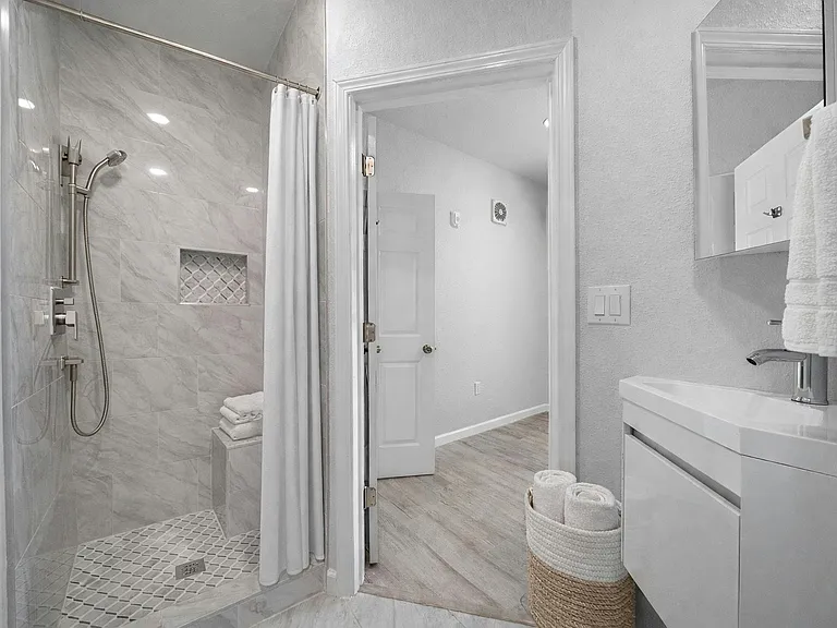 2807 Church St #A — Photo 3