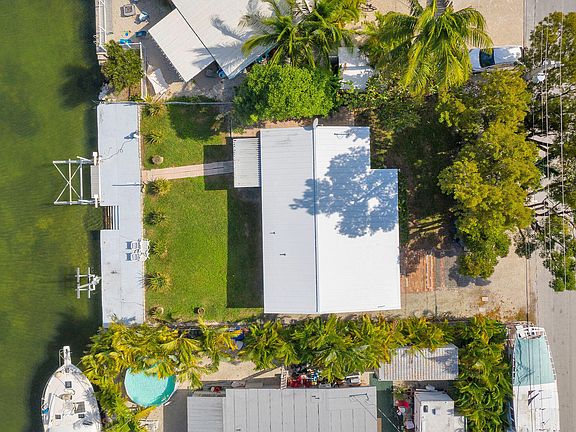 2nd image of 24923 Park Dr