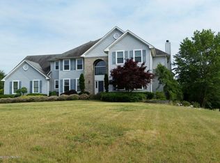 9 Wagner Farm Ln, Millstone Township, NJ 08535