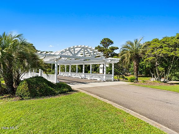 4th image of 504 Periwinkle Way