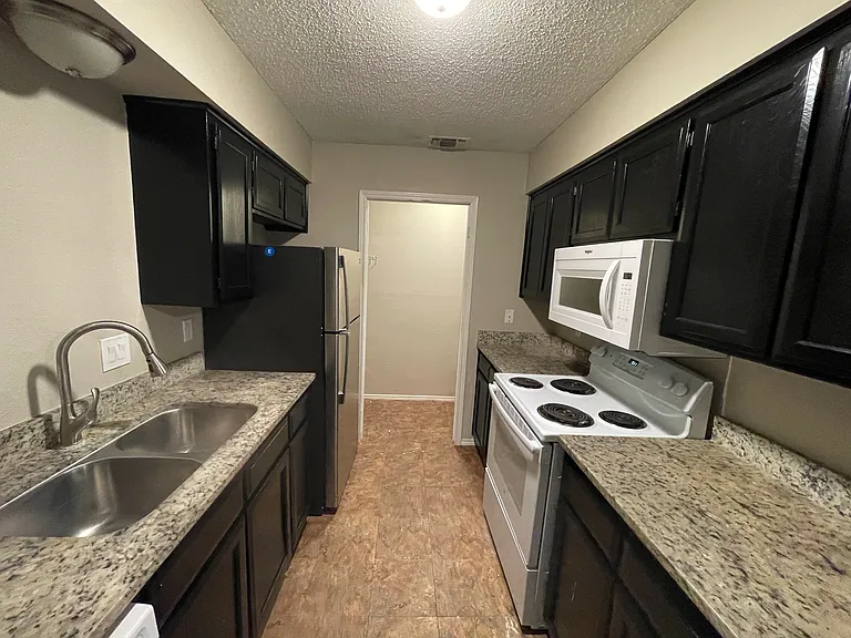 104 Oakwood Ln — Photo 10