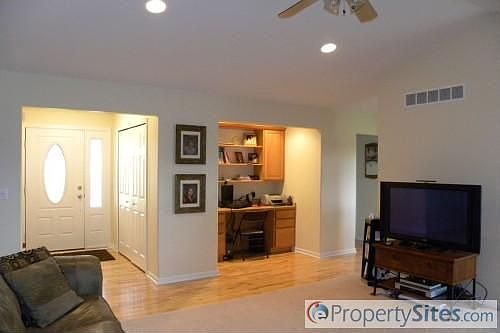 2nd image of 1841 E Arrowhead Ln