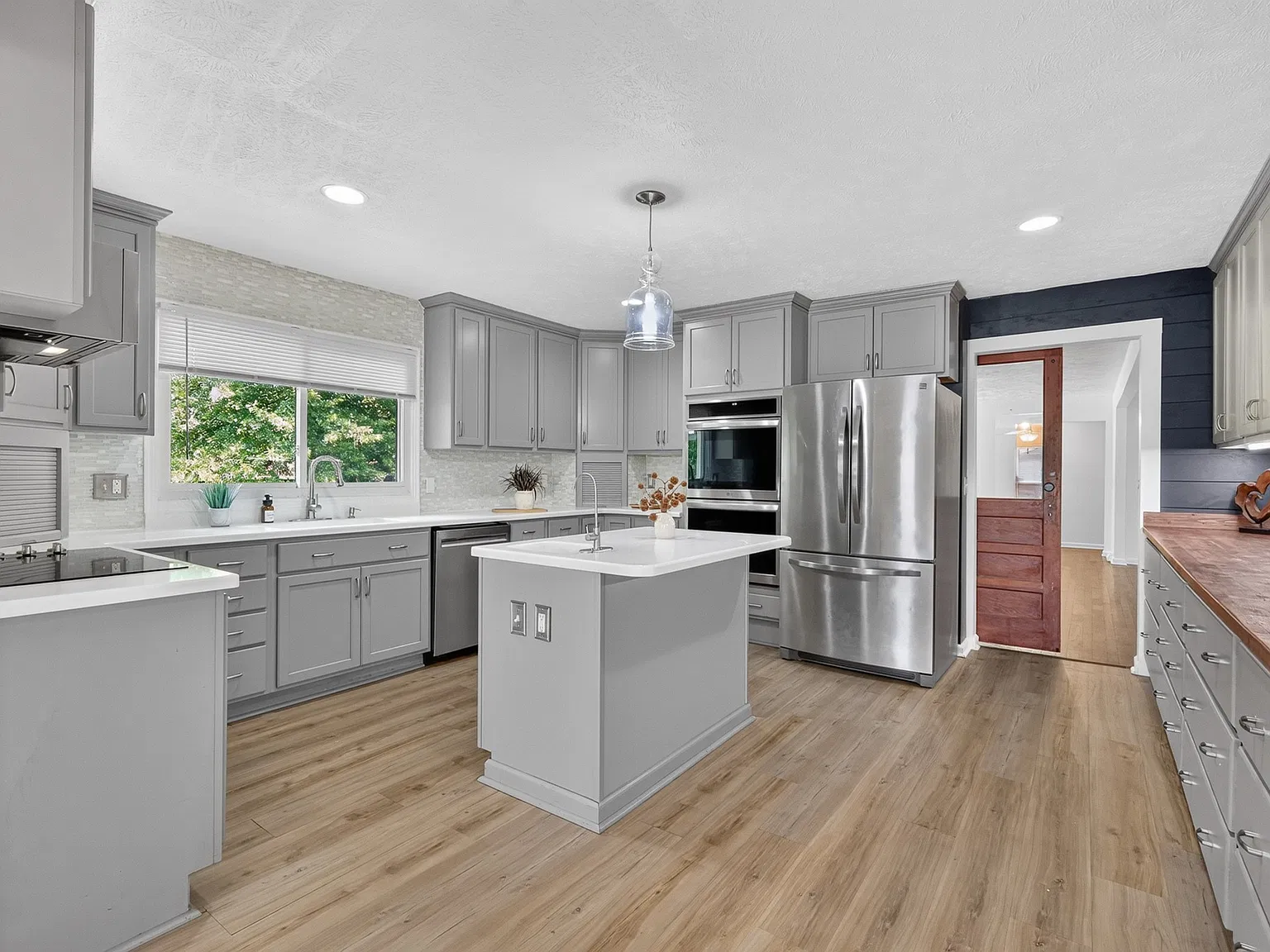 4 bed, 2.5 bath, 2752 sqft, $2,100 — Photo 1