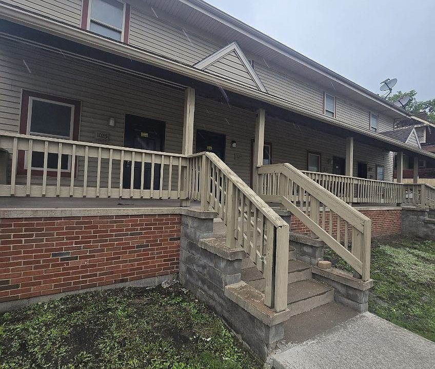 Front Shared Porch Tight shot