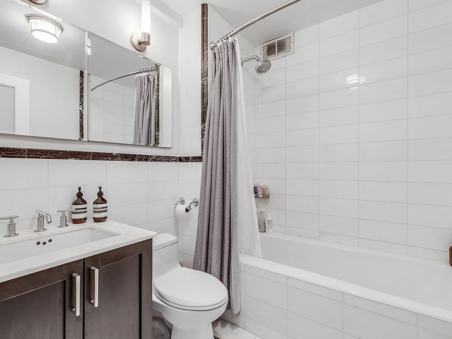 56 7th Avenue — Photo 3