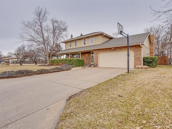 3rd image of 2417 Brookwood Ln