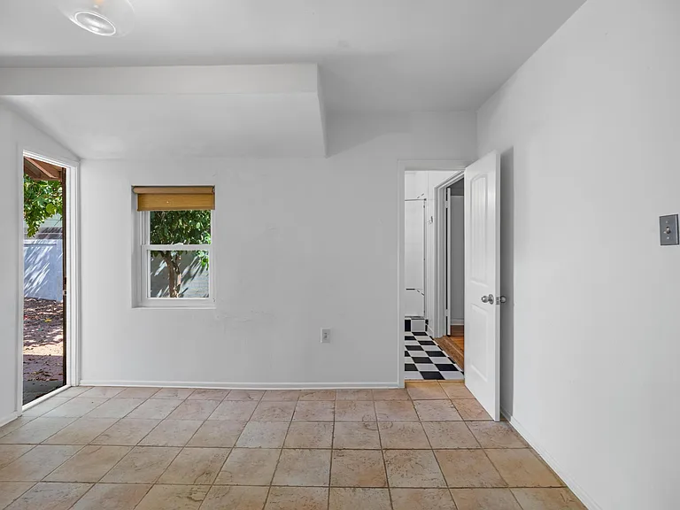 1933 Meridian Ave — Photo 12