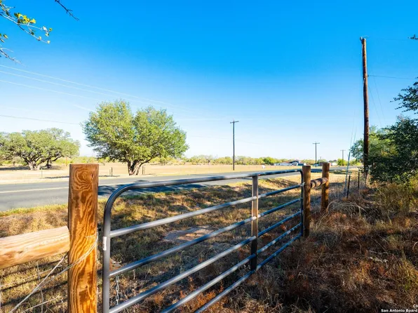 21270 Priest Rd, Elmendorf, TX 78112