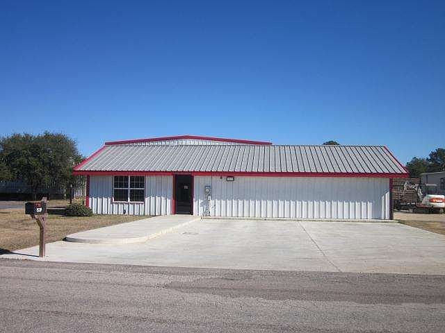 2nd image of 1539 East Ln