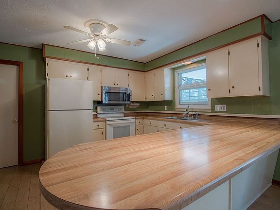 2nd image of 296 Oakwood Dr