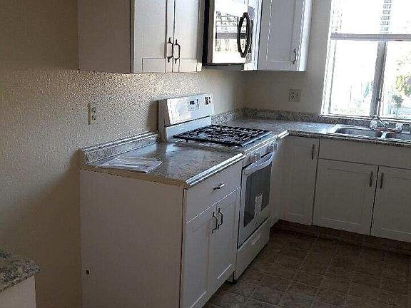 4th image of 200 W Chestnut St APT 103