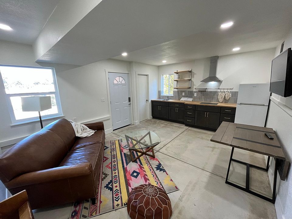 1st image of 3877 Greenwood Ave #C