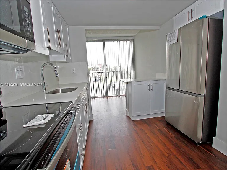 9411 SW 4th St #308 — Photo 6