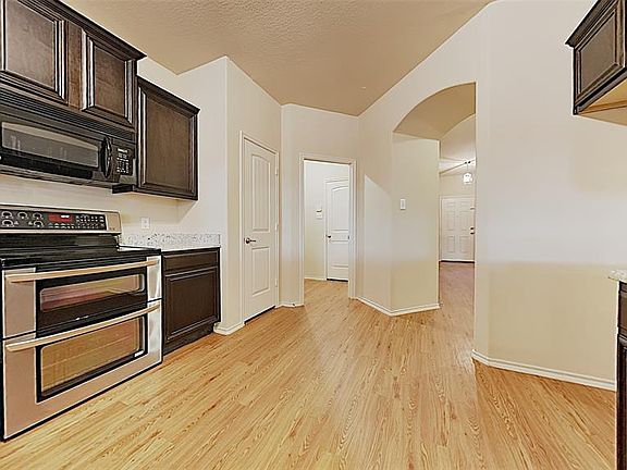 3rd image of 5213 Beacon Ln