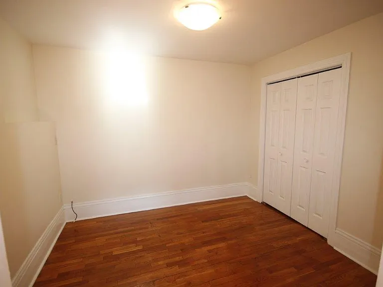1000 Hudson St #404 — Photo 9