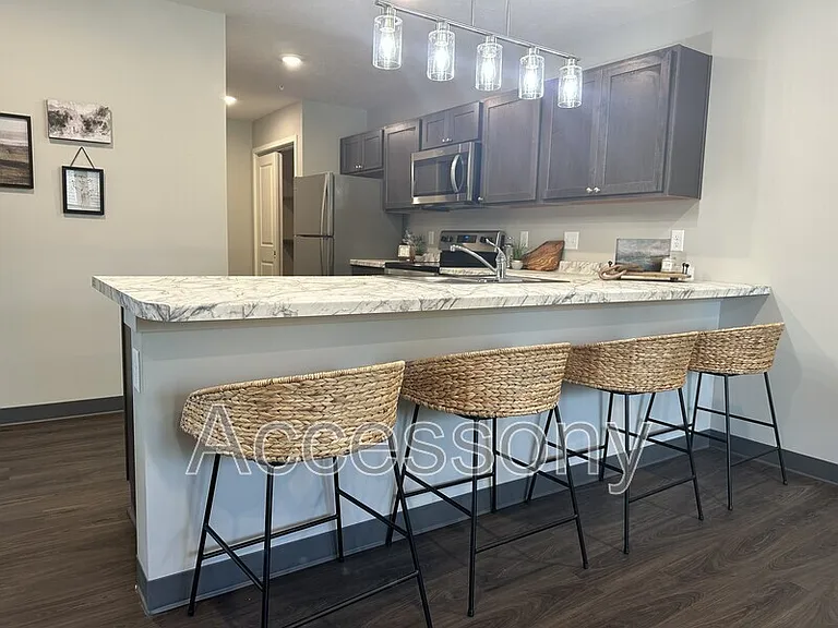 2340 Y St #7 — Photo 3