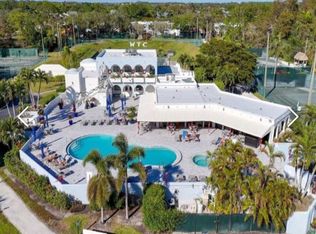 3313 Europa Dr APT 214, Naples, FL 34105
