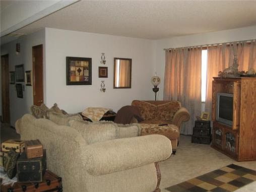 3rd image of 802 E Beulah St
