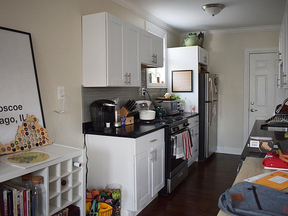 5th image of 3839-41 N Greenview Ave #2W