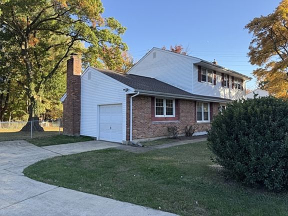 2nd image of 21 Wheatfield Dr