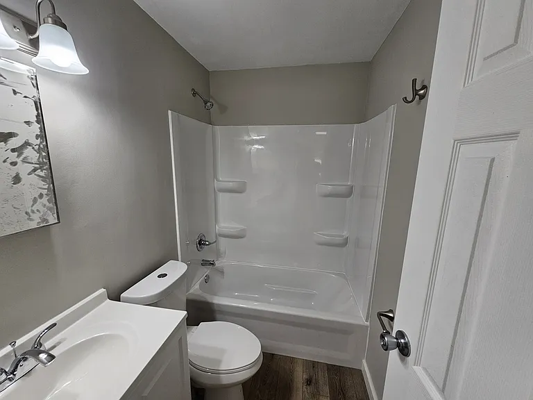 1906 Southwood Dr — Photo 8