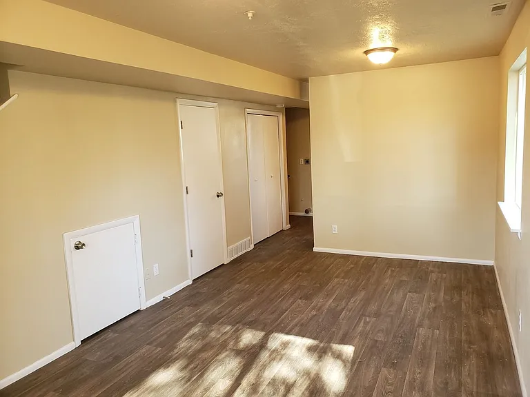 966 W Center St — Photo 4