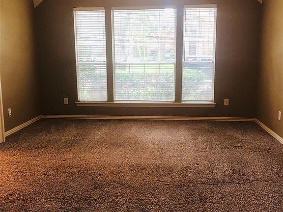 3rd image of 4669 Wales Dr