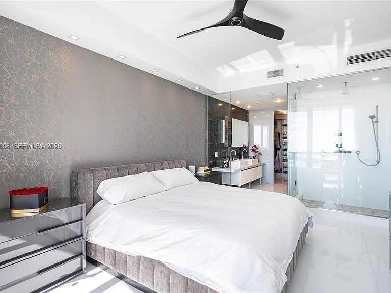 1100 Biscayne Blvd #5203 — Photo 13