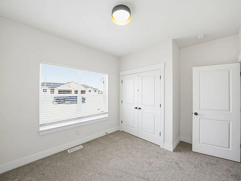 445 E River Ln — Photo 35