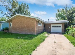 205 Highland Dr, Hitchcock, TX 77563