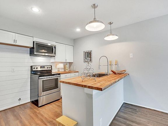 3rd image of 12500 Melville Dr APT 216
