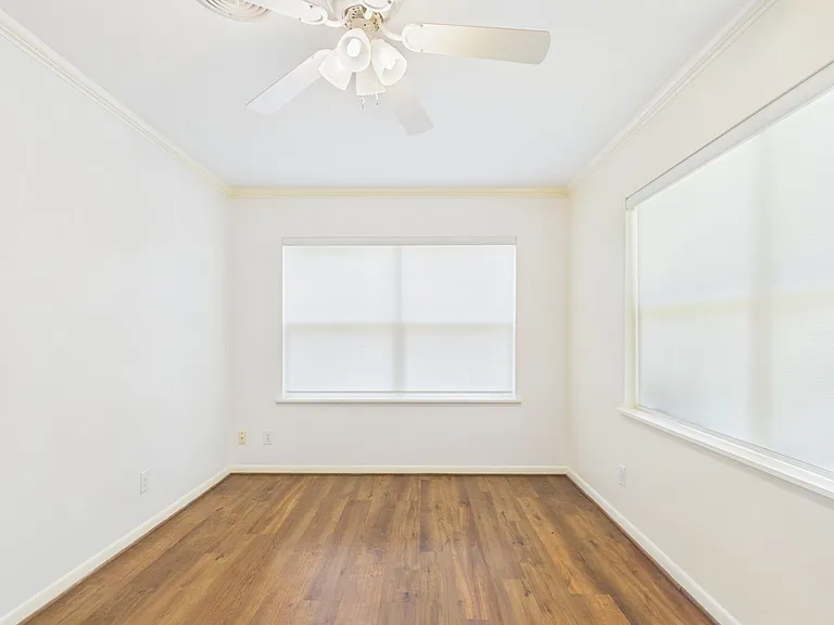 1206 Crenwelge Dr — Photo 17
