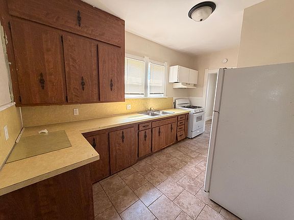 5th image of 3855 Revere Dr #1