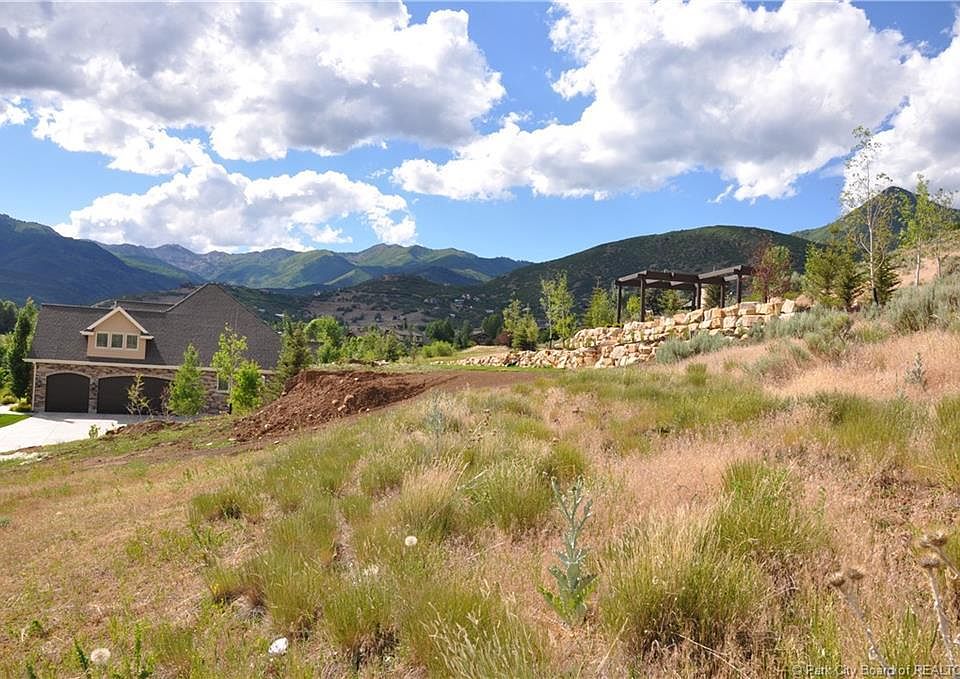 2nd image of 309 E Deer Ridge Way