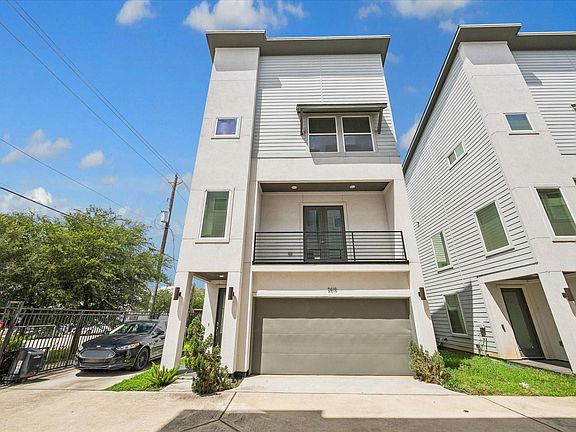 2nd image of 2619 Hutchins St
