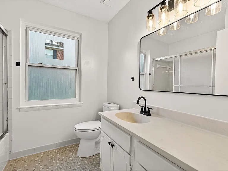 325 Cambout St — Photo 15