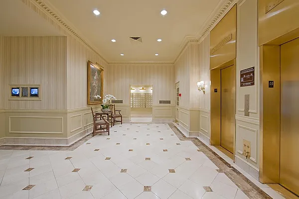 Sold by Corcoran | media 21