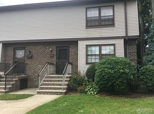 26 Highview Dr, Woodbridge, NJ 07095