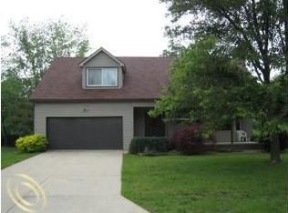 928 Dickson Ln, Rochester Hills, MI 48307