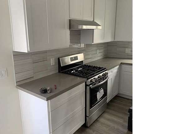 3rd image of 1139 W 87th St