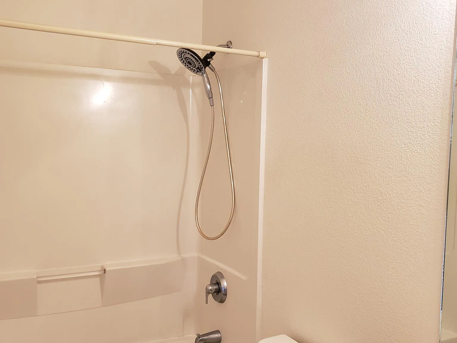 3 bed, 1800 sqft, $1,850 — Photo 3